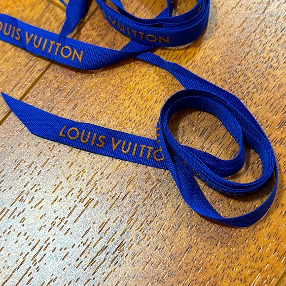 LOUIS VUITTON Original Ribbon π - Picture 2 of 4